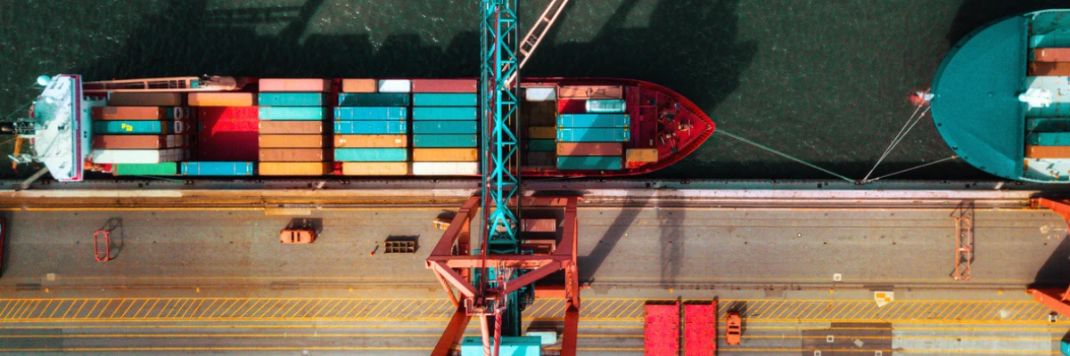 Cargo ship and crane transporting shipping crates